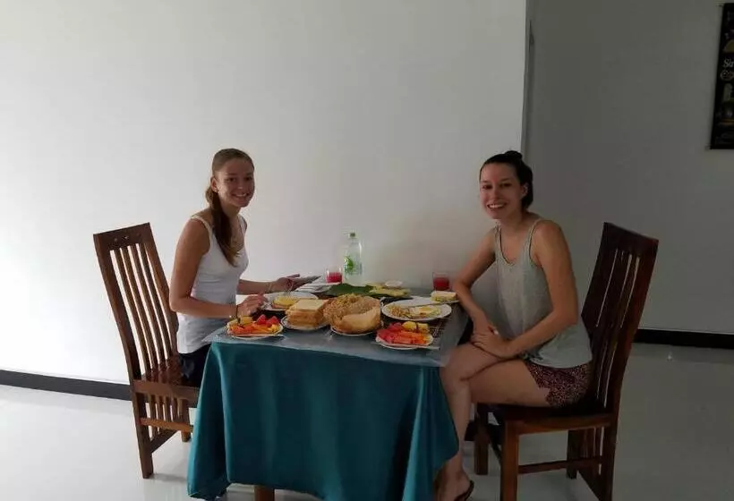 تختخواب و صبحانه Yashumi Homestay