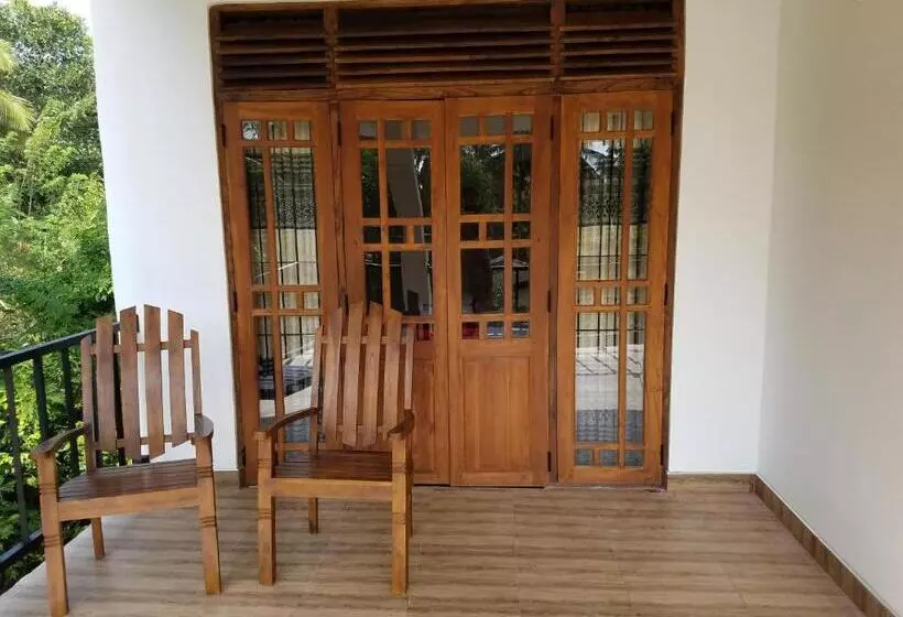 تختخواب و صبحانه Yashumi Homestay