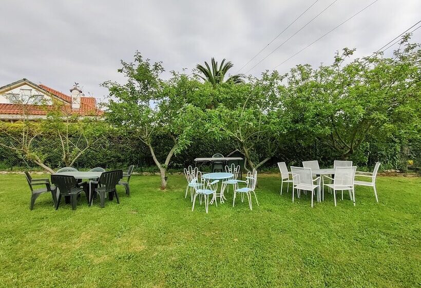 Hostel El Pico De Santillana