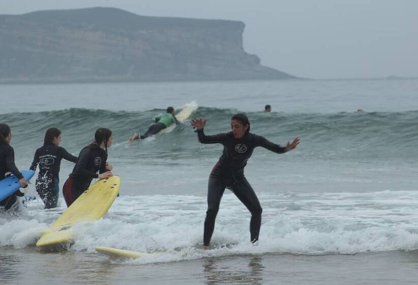 Hostel El Pico De Santillana