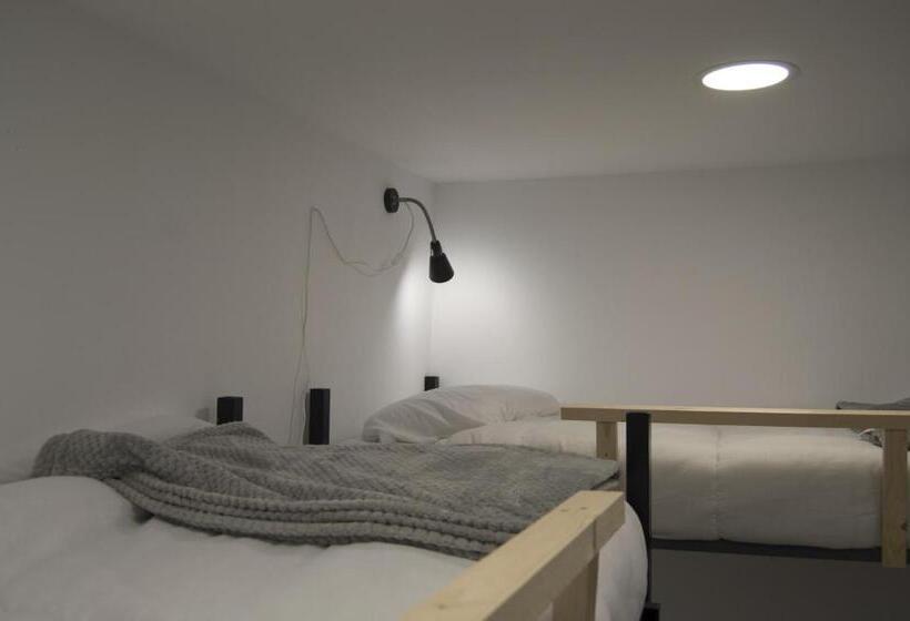 Hostel El Pico De Santillana