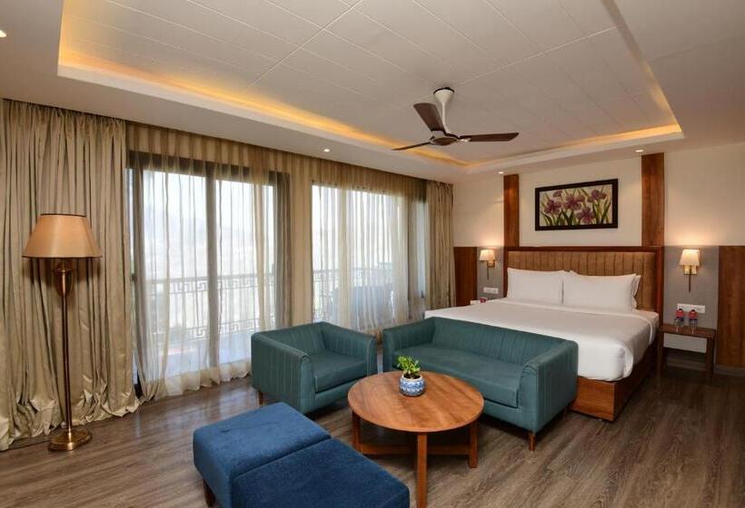ホテル Ramada By Wyndham Kasauli