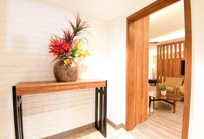 ホテル Ramada By Wyndham Kasauli