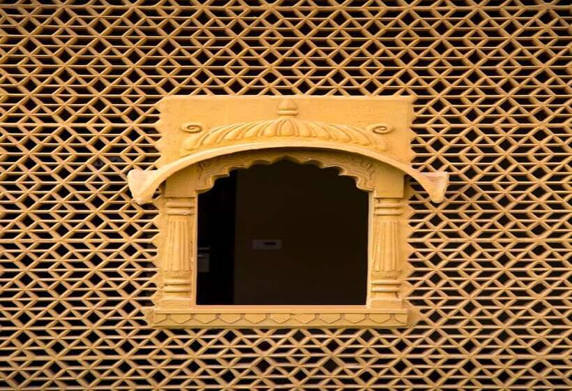 Hotel Sairafort Sarovar Portico