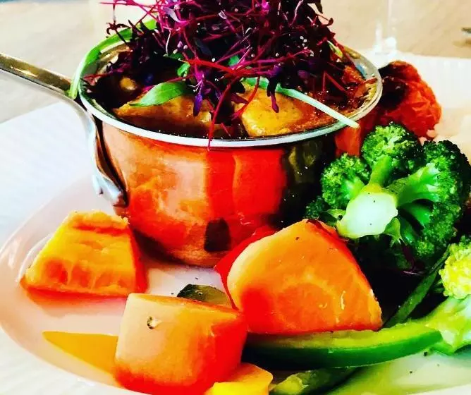 Duck Bay Hotel & Restaurant