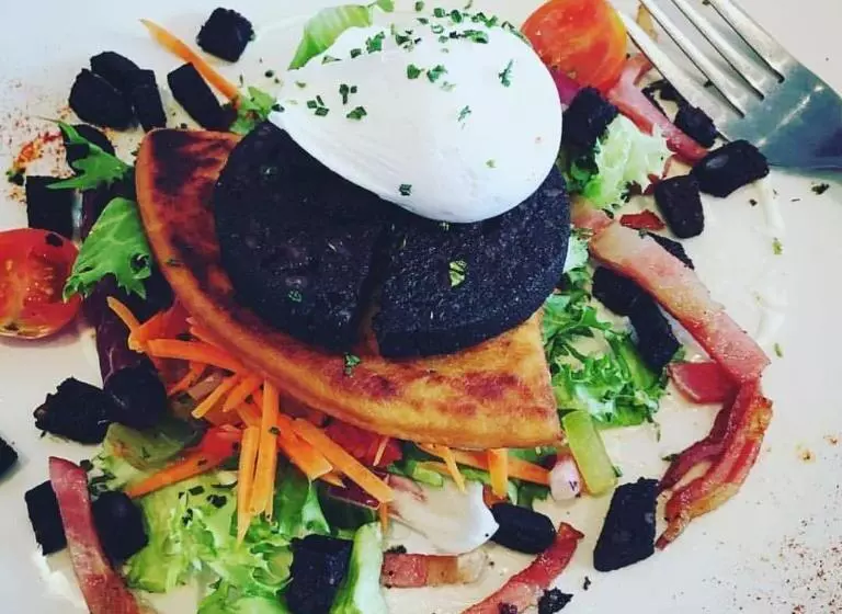 Duck Bay Hotel & Restaurant