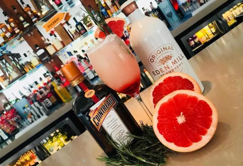 Duck Bay Hotel & Restaurant