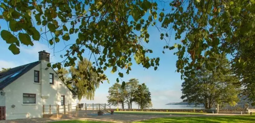 Duck Bay Hotel & Restaurant