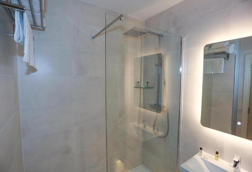 Duck Bay Hotel & Restaurant