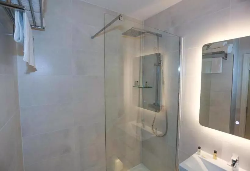 Duck Bay Hotel & Restaurant