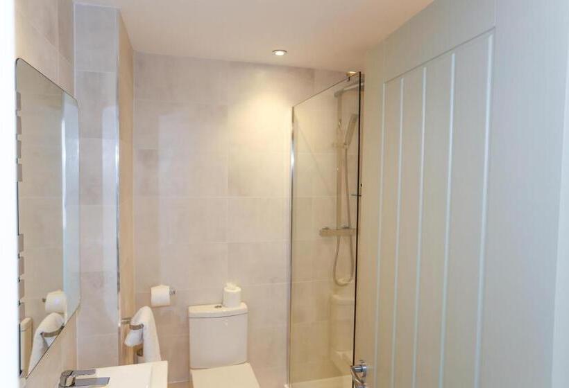 Duck Bay Hotel & Restaurant