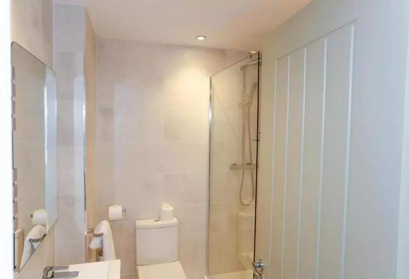 Duck Bay Hotel & Restaurant