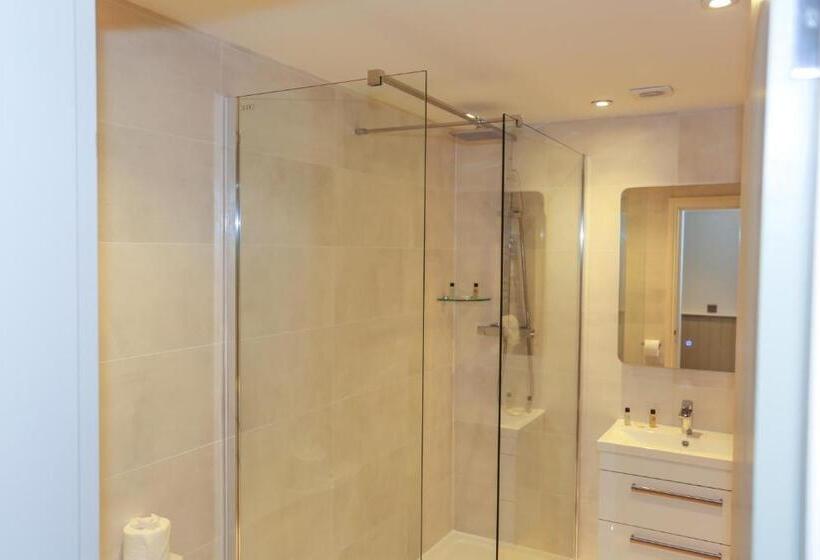 Duck Bay Hotel & Restaurant