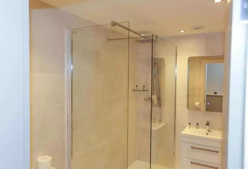 Duck Bay Hotel & Restaurant