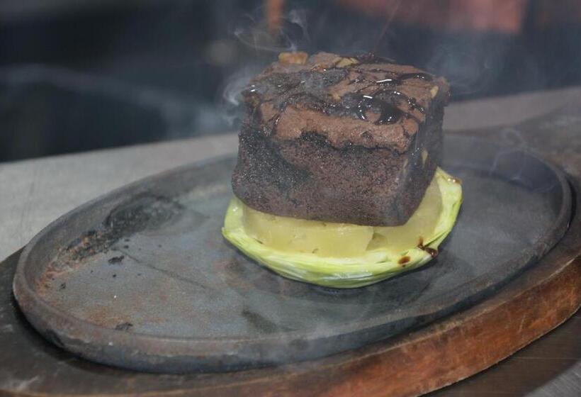 ホテル The Grand Neelam