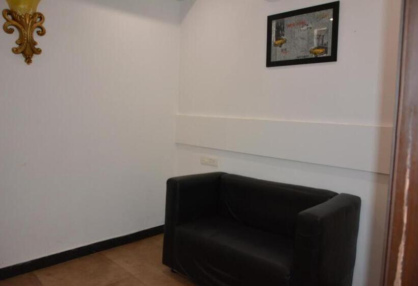 ホテル The Grand Neelam