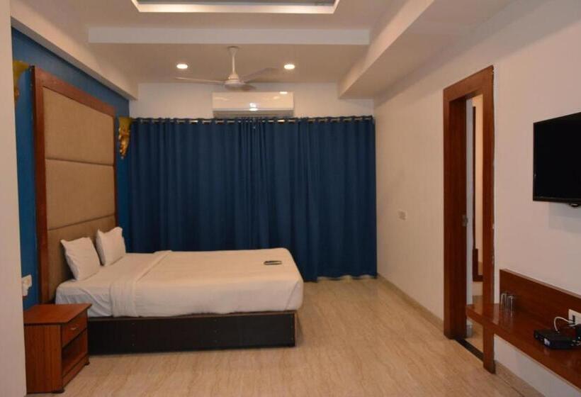 ホテル The Grand Neelam