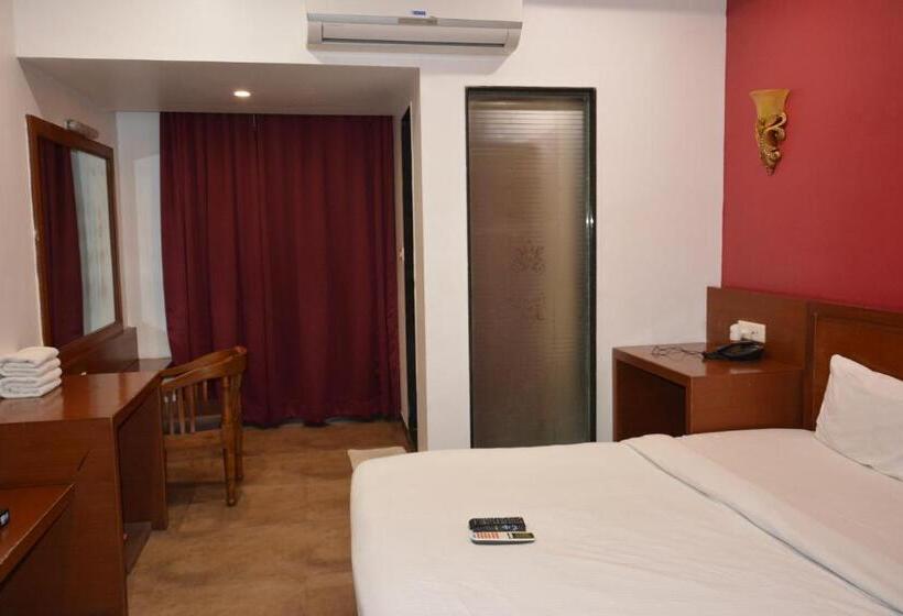 ホテル The Grand Neelam