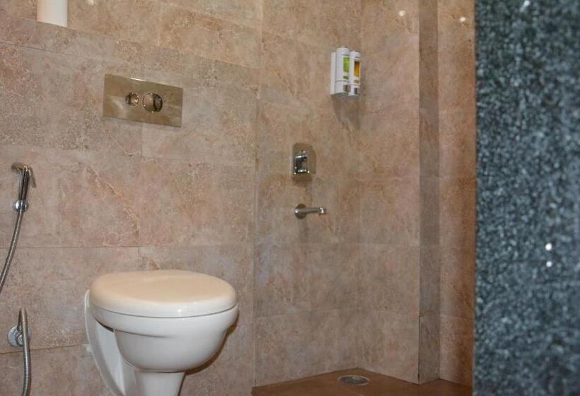 ホテル The Grand Neelam