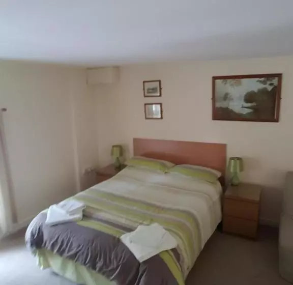 Aamiaismajoitus (B&B) Cross Oak Inn