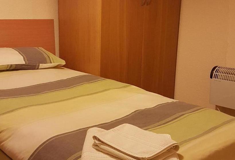 ベッドアンドブレックファースト Cross Oak Inn