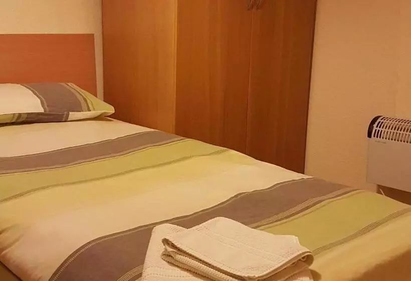 Aamiaismajoitus (B&B) Cross Oak Inn