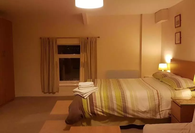 Aamiaismajoitus (B&B) Cross Oak Inn