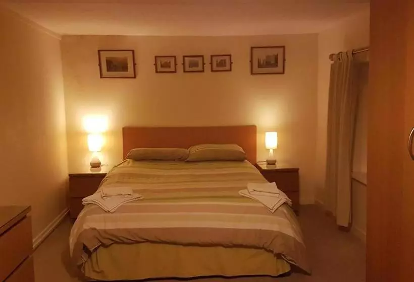 Aamiaismajoitus (B&B) Cross Oak Inn