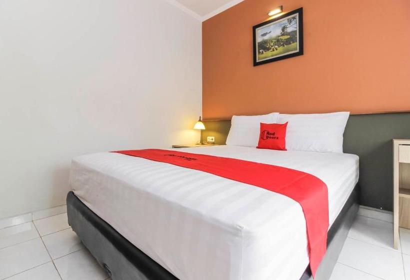 Pansiyon Reddoorz Syariah Plus @ Jatibening