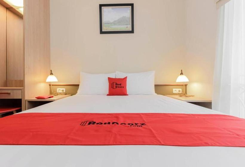 Pansiyon Reddoorz Syariah Plus @ Jatibening