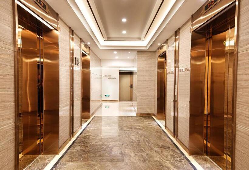 Royal Star Apartment