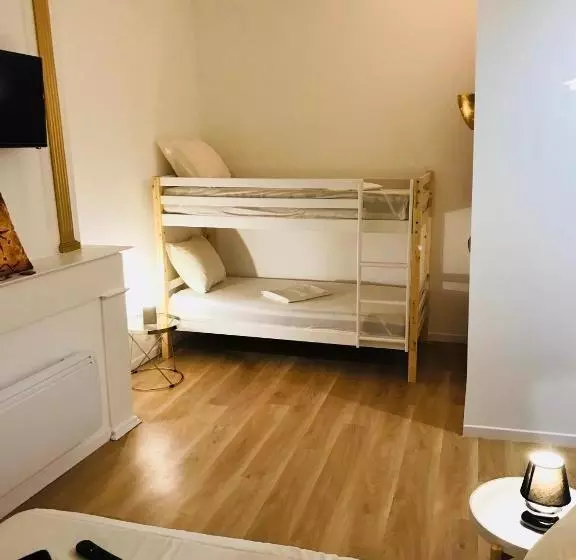 Aamiaismajoitus (B&B) Home Saint Michel Restaurant Chicken Cabana