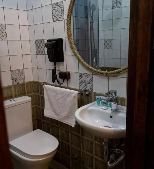 هتل Golden Fleece