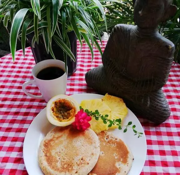 ユースホステル Bodhi Santa Catalina