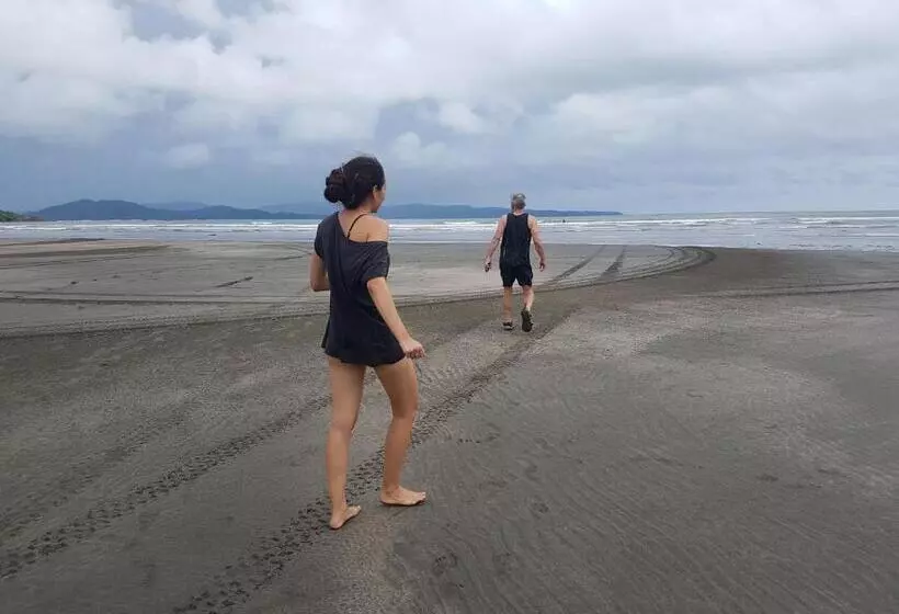 ユースホステル Bodhi Santa Catalina