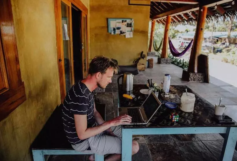 ユースホステル Bodhi Santa Catalina