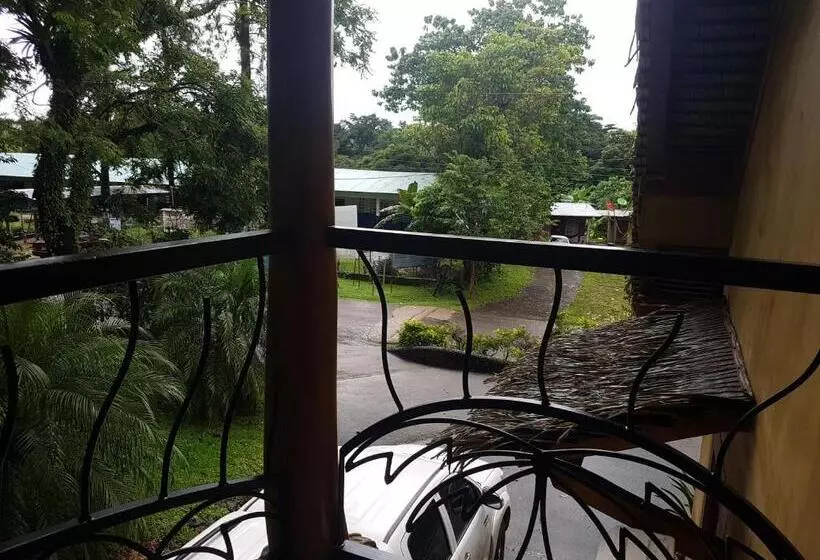 ユースホステル Bodhi Santa Catalina