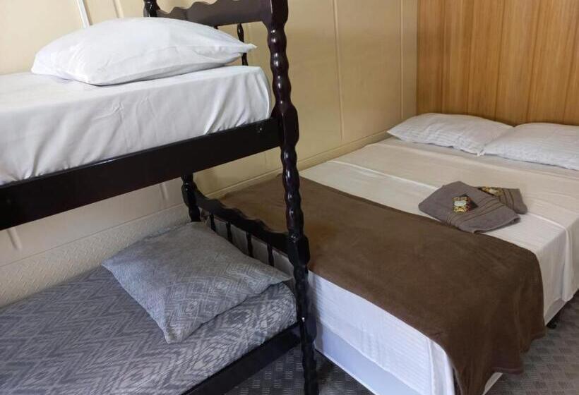 ユースホステル Suíte Barros