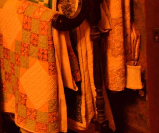 Carleton House Bed And Breakfast