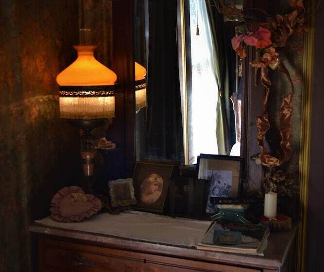 Carleton House Bed And Breakfast