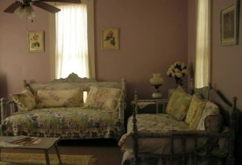 Carleton House Bed And Breakfast