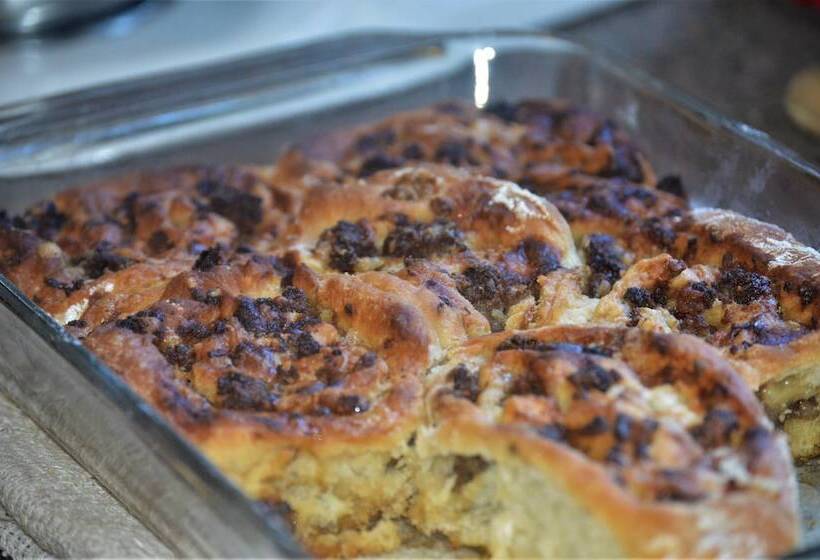 Carleton House Bed And Breakfast