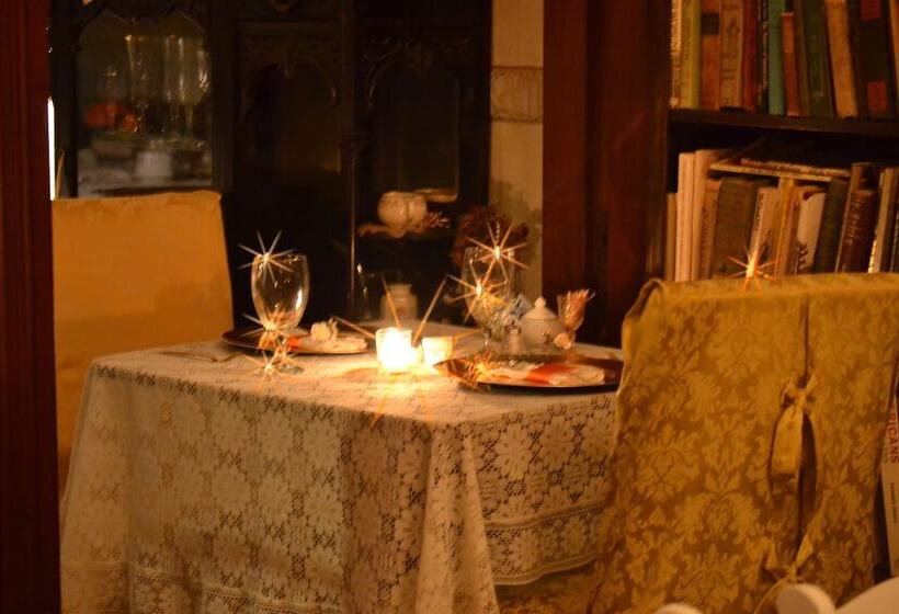 Carleton House Bed And Breakfast