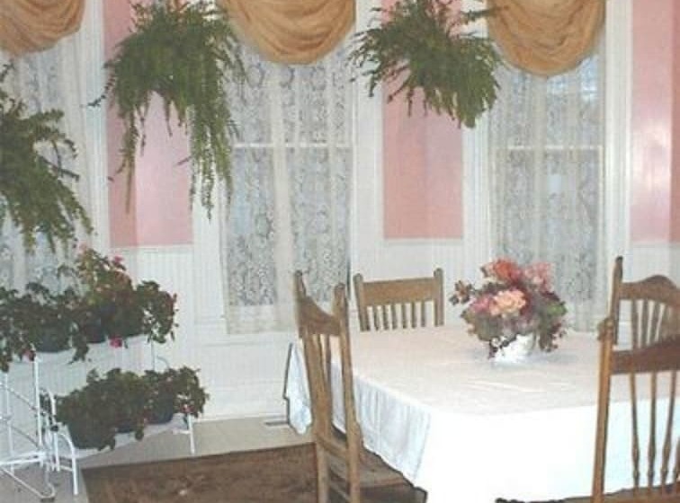 Carleton House Bed And Breakfast