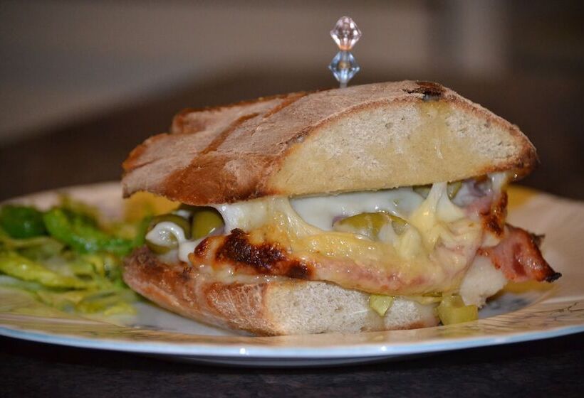 Carleton House Bed And Breakfast