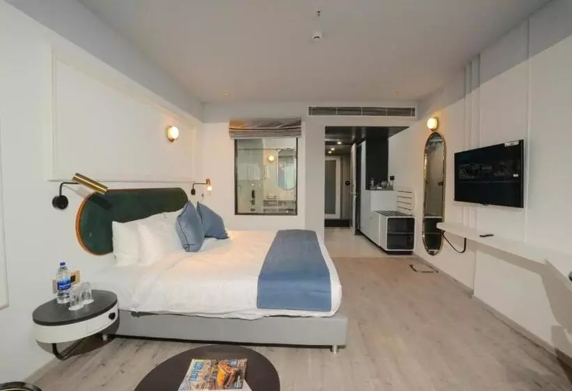 ホテル Pushpak Grande