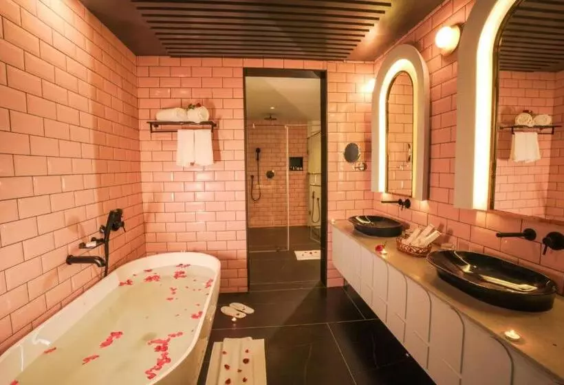 ホテル Pushpak Grande