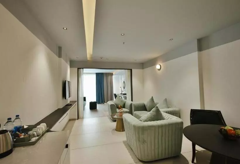 ホテル Pushpak Grande