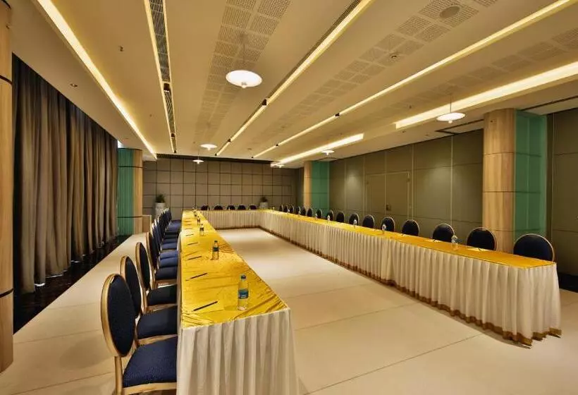 ホテル Pushpak Grande