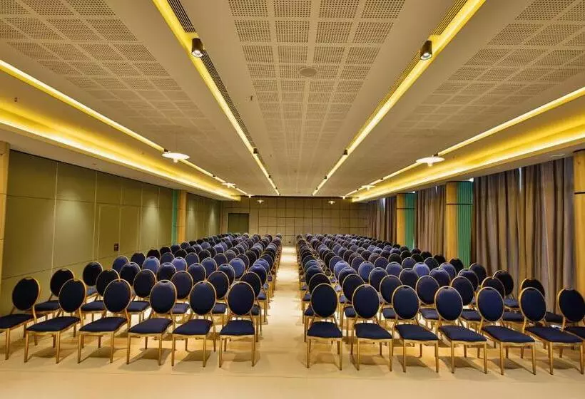 ホテル Pushpak Grande